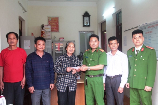 Người mua đồng nát ở Thanh Hóa trả lại 1,1 cây vàng cho “khổ chủ